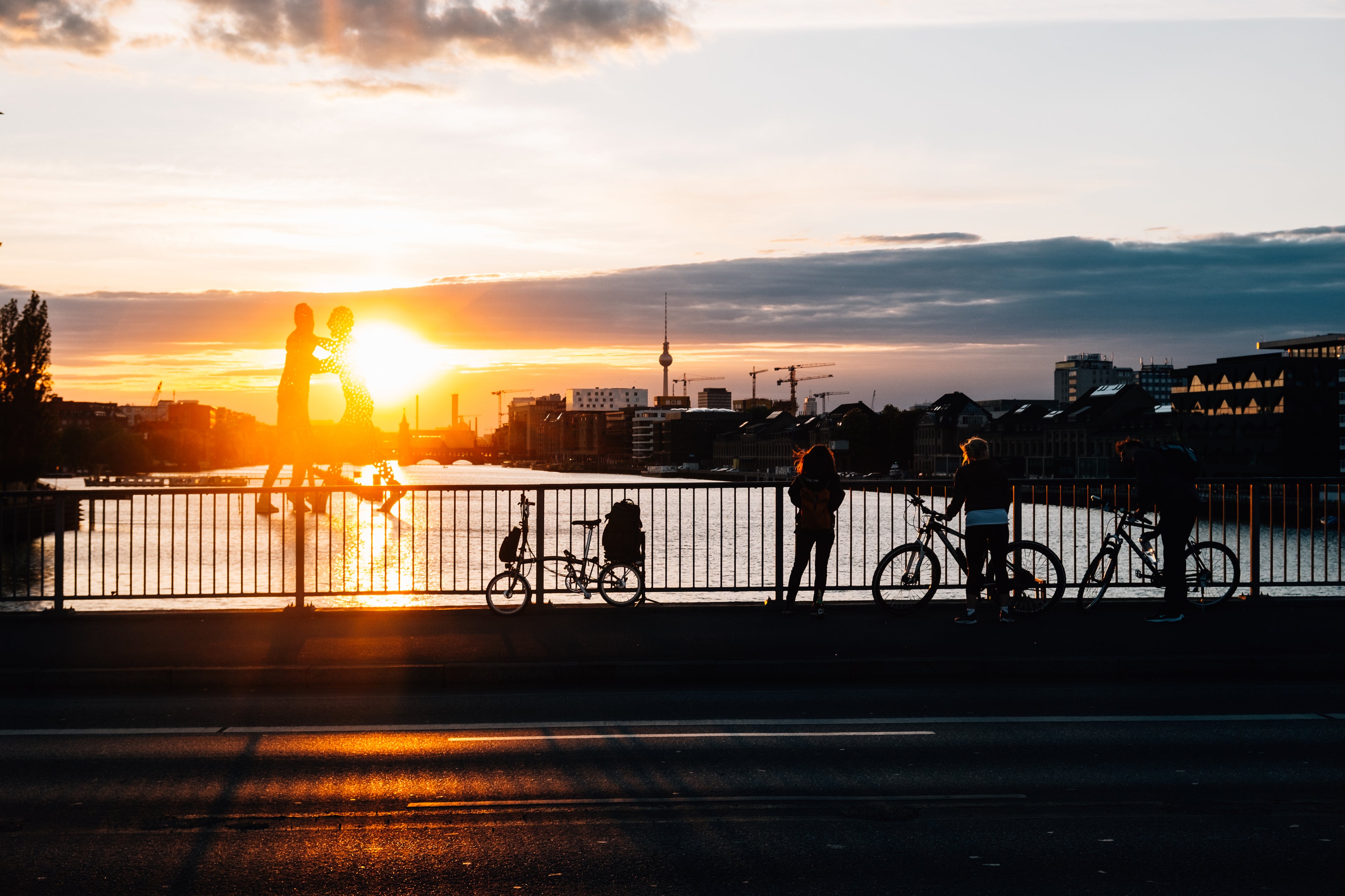 Blick auf die Spree im Sonnenuntergang